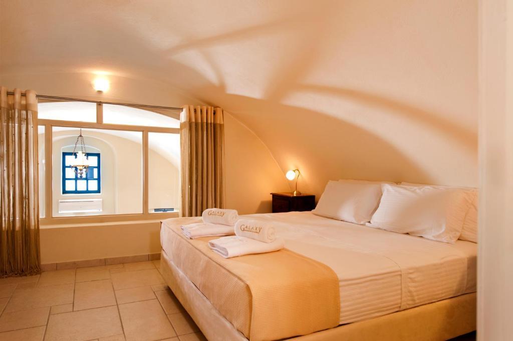 Grande Villa Grotta con Piscina Privata e Vista Caldera (2-7 Persone)